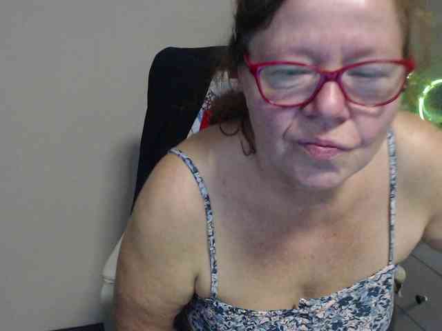 flirty-adele webcam