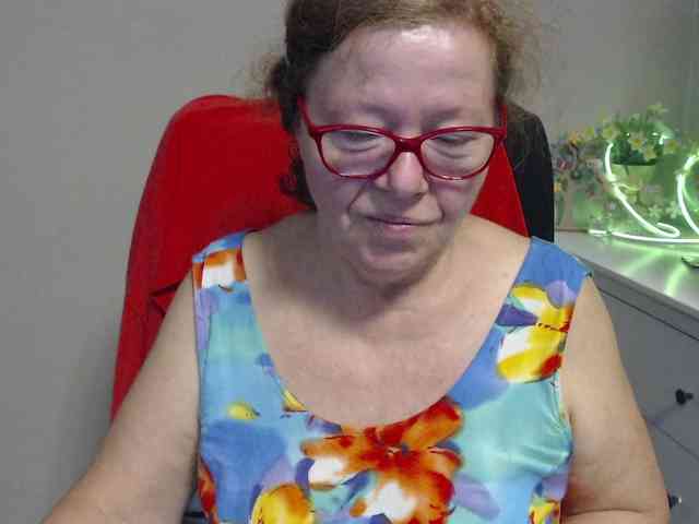 flirty-adele webcam