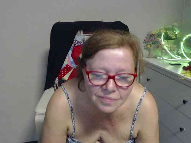 flirty-adele webcam