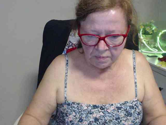flirty-adele webcam
