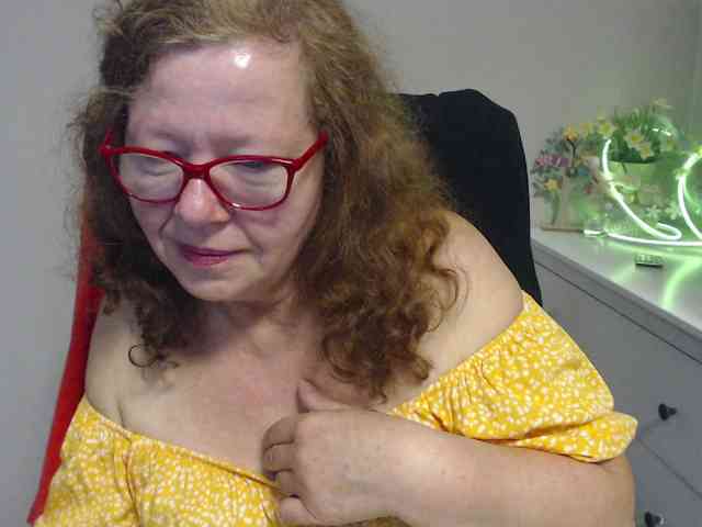 flirty-adele webcam