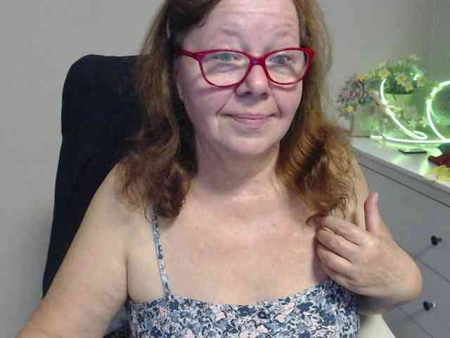 flirty-adele webcam