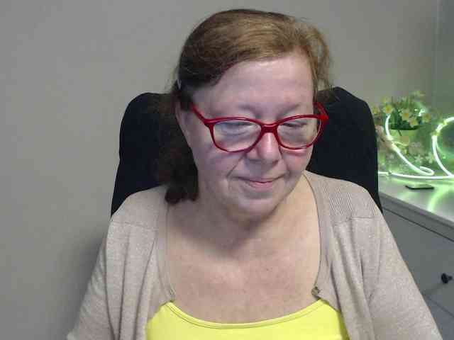 flirty-adele webcam