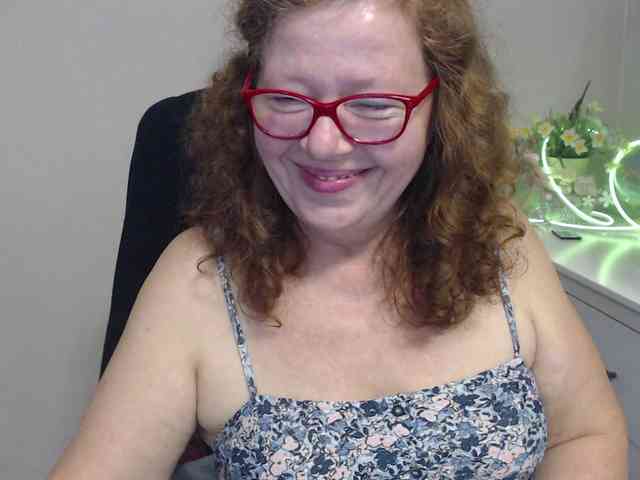 flirty-adele webcam