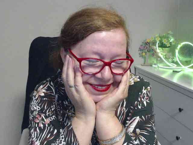 flirty-adele webcam