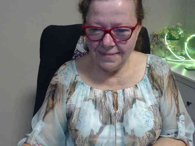 flirty-adele webcam
