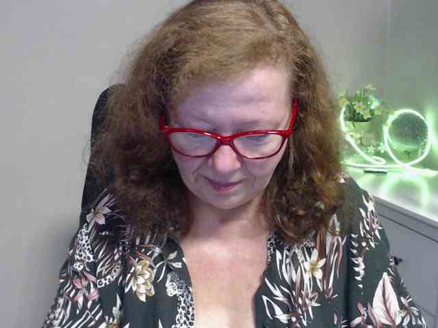 flirty-adele webcam
