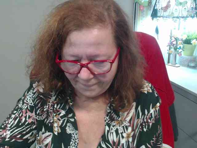 flirty-adele webcam