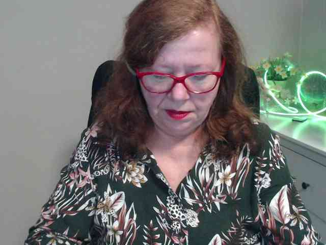 flirty-adele webcam
