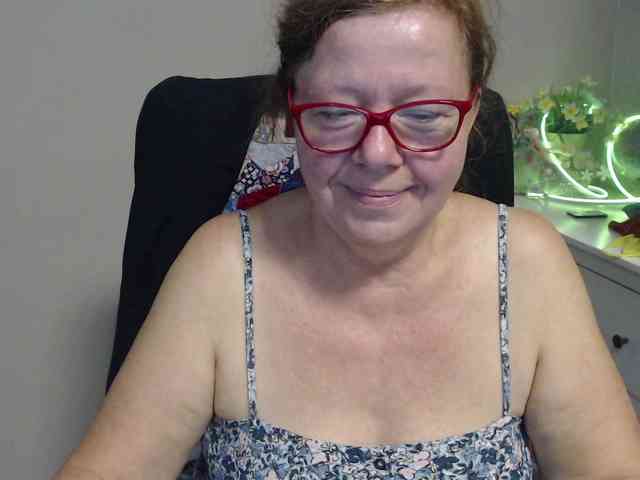 flirty-adele webcam