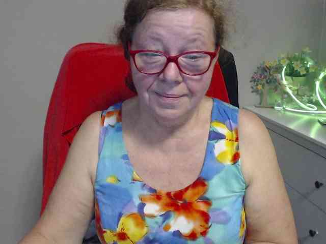 flirty-adele webcam