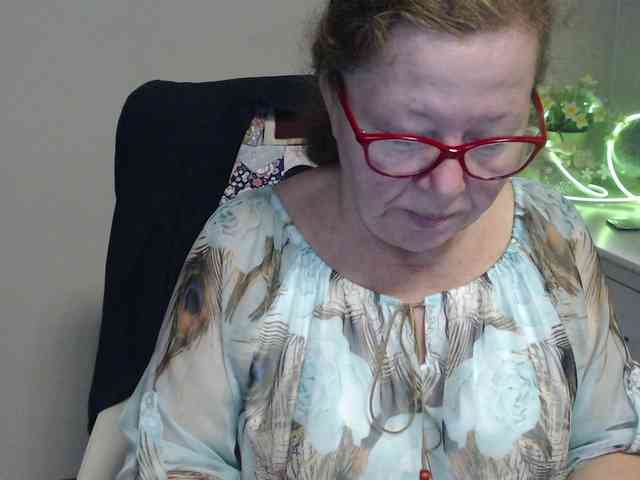 flirty-adele webcam