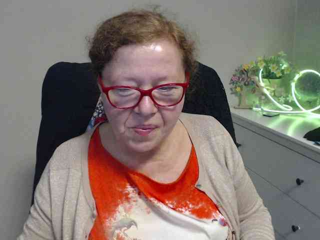 flirty-adele webcam