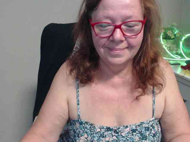 flirty-adele webcam