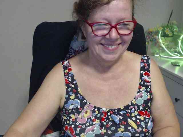 flirty-adele webcam