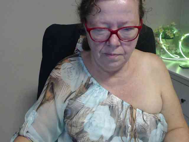 flirty-adele webcam