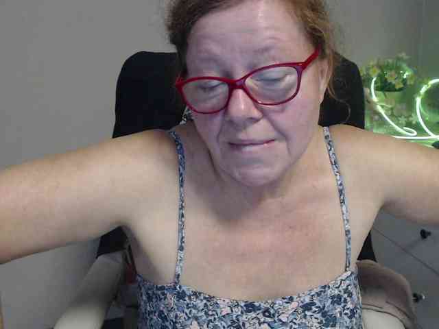 flirty-adele webcam