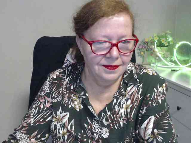 flirty-adele webcam