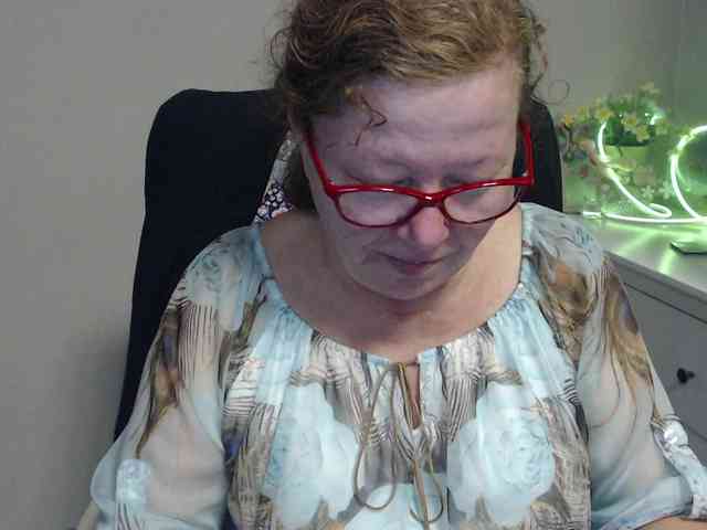 flirty-adele webcam