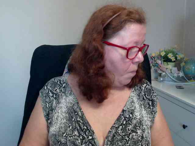 flirty-adele webcam