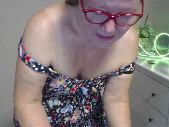 flirty-adele webcam