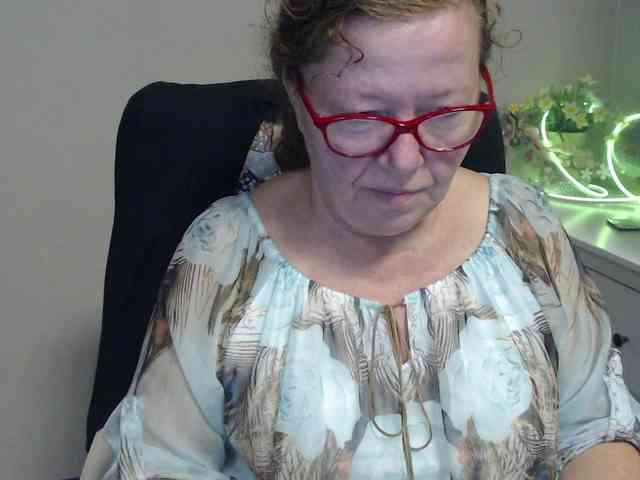 flirty-adele webcam