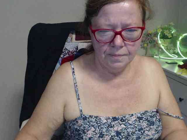 flirty-adele webcam