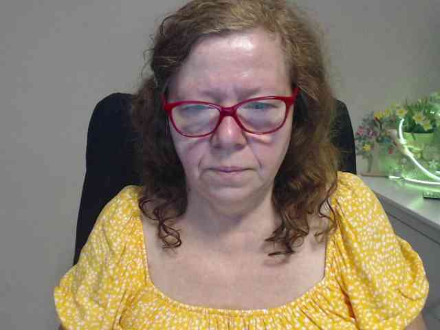 flirty-adele webcam