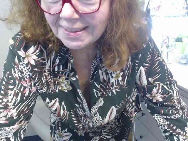 flirty-adele webcam