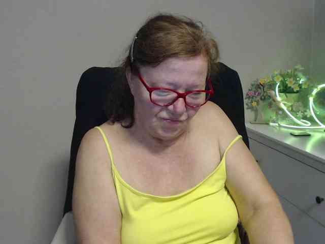 flirty-adele webcam