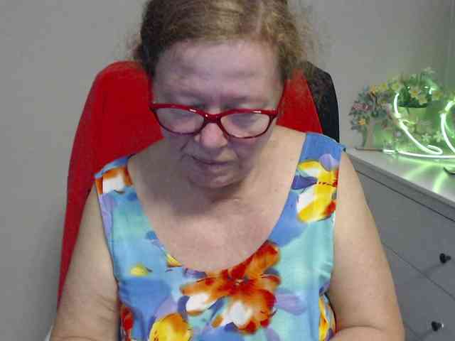 flirty-adele webcam