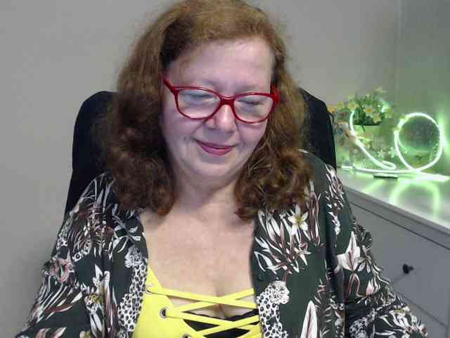 flirty-adele webcam