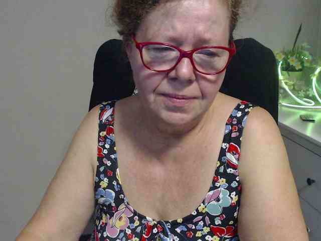 flirty-adele webcam