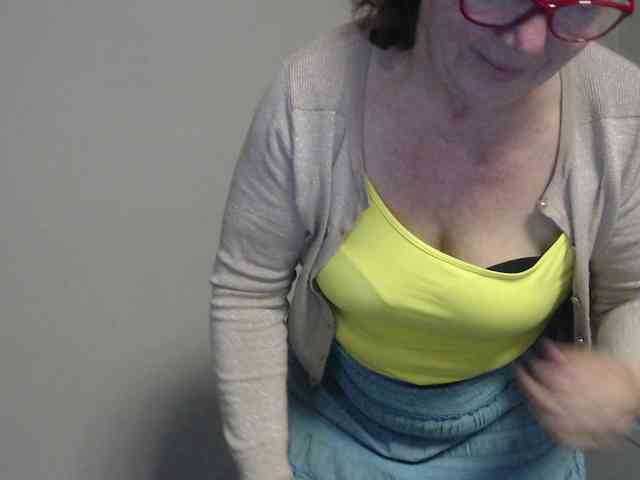 flirty-adele webcam