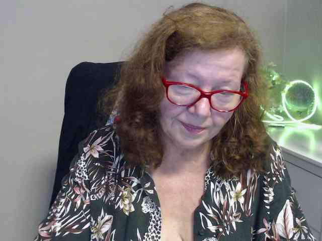 flirty-adele webcam