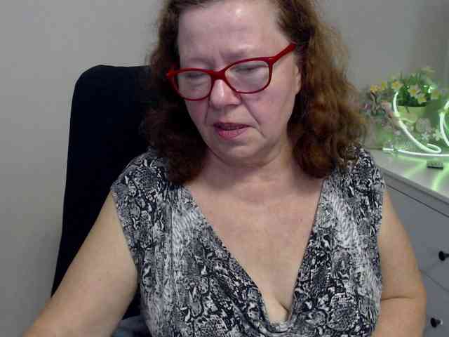 flirty-adele webcam