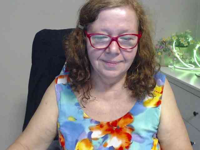 flirty-adele webcam