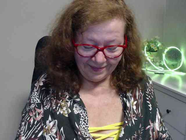 flirty-adele webcam
