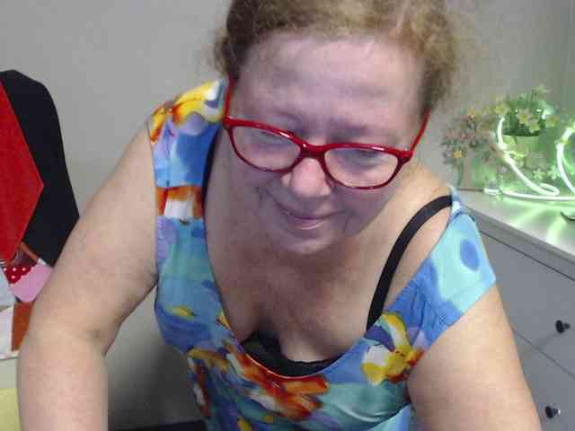 flirty-adele webcam