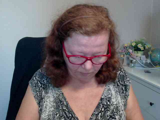 flirty-adele webcam