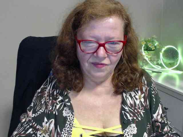 flirty-adele webcam