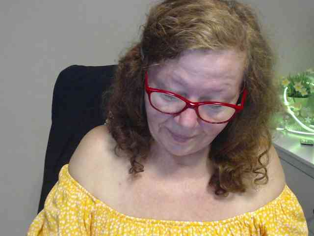 flirty-adele webcam