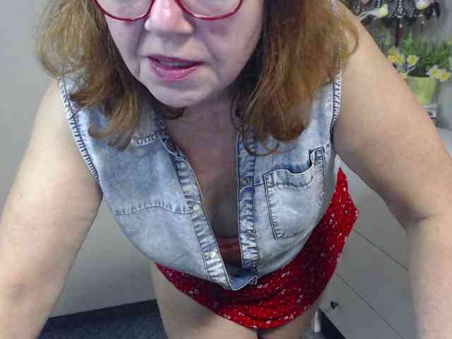 flirty-adele bongacams