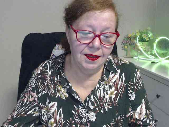 flirty-adele webcam