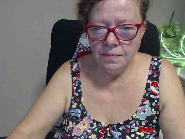 flirty-adele webcam