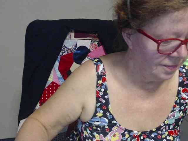 flirty-adele webcam