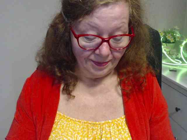 flirty-adele webcam