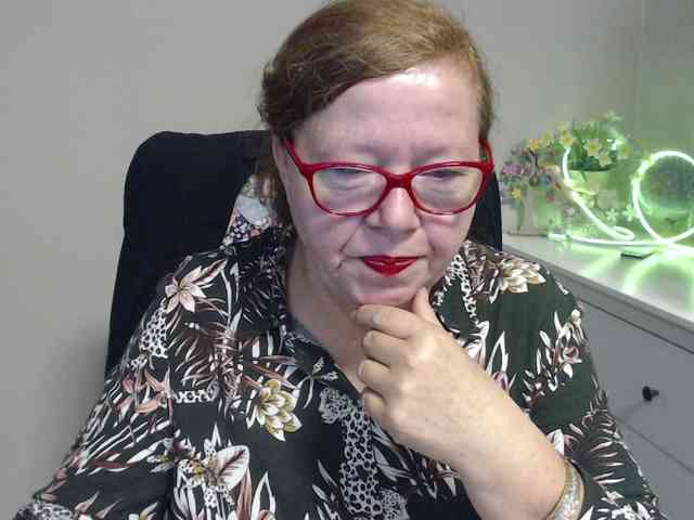 flirty-adele webcam