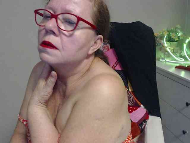 flirty-adele webcam