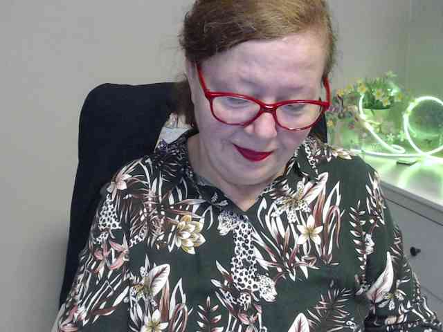 flirty-adele webcam